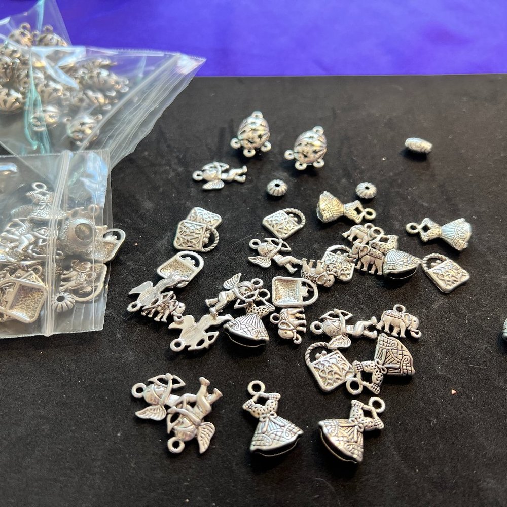 📌20 Pendants for Charms  2.7oz Antiqued Silver Plated Metal Charms for Jewelry